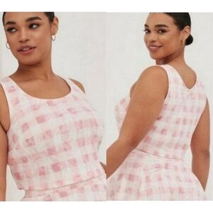 NWT: Torrid Pink & White Checkered Pattern Scuba Cropped Tank Top, Size …